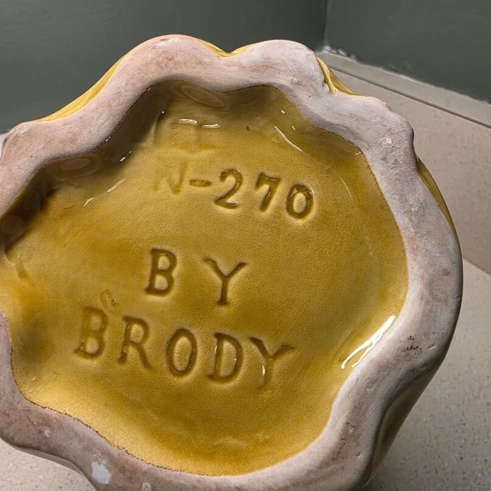 Brody Ceramic Cherub Shell Planter N-270‎ Yellow White Mid Century Cornucopia
